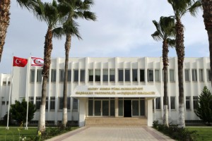 Kıbrıs'ta kapatılan sınır kapılarına tepki