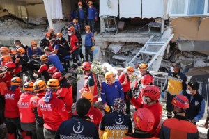 İzmir'deki depremde can kaybı yükseliyor
